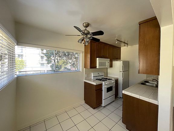 5th image of 3753 S Barrington Ave #11