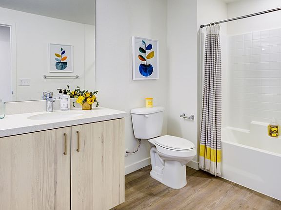 5th image of 2255 Amber Ln #2B-2Ba-922Sqft