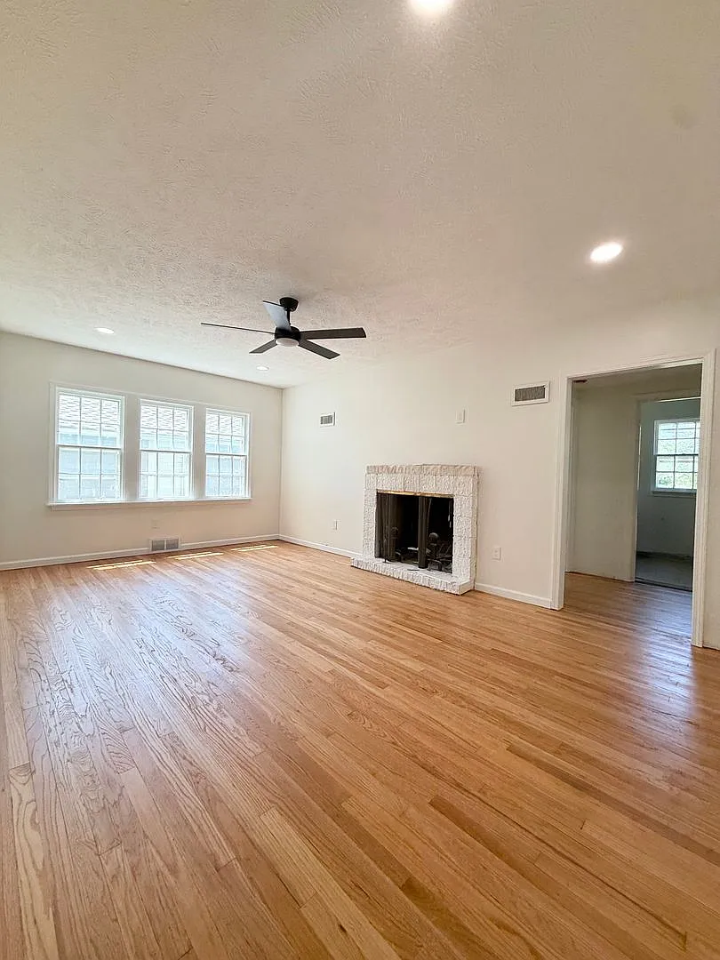 Newly Remodeled 3 Bedroom! Coming Soon! — Photo 1