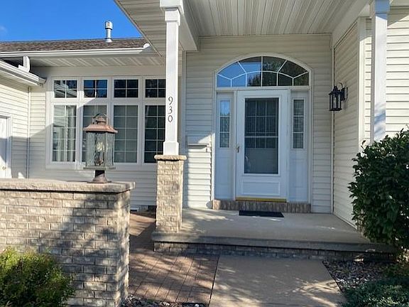 3rd image of 930 PINEWOOD LANE