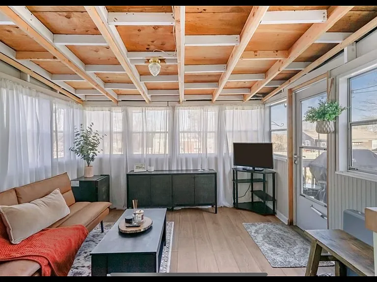 55 Columbia Ave — Photo 13