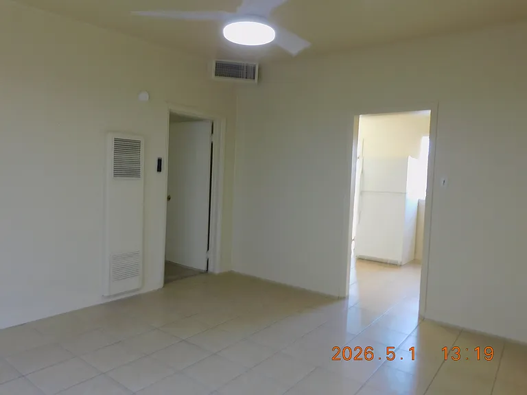 2077 S Maple Ave — Photo 2