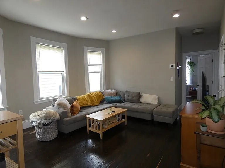 37 Condor St #3 — Photo 6