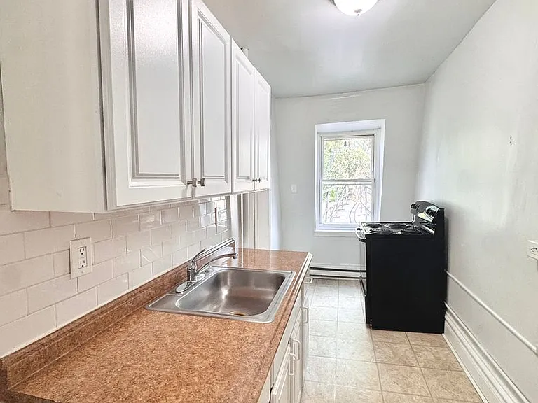 1103 W Linden St — Photo 5