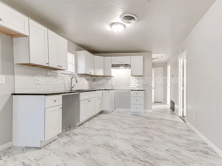 3312 S Harvey Ave — Photo 5
