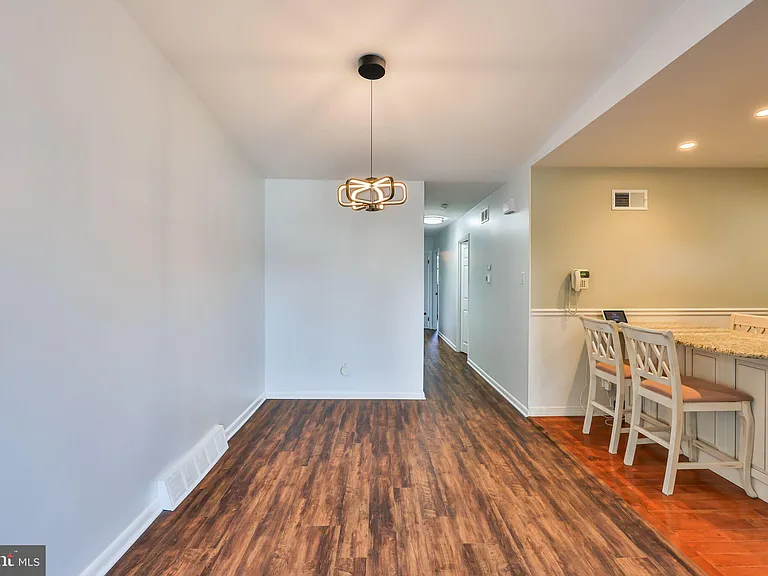 9898 Wistaria St — Photo 17