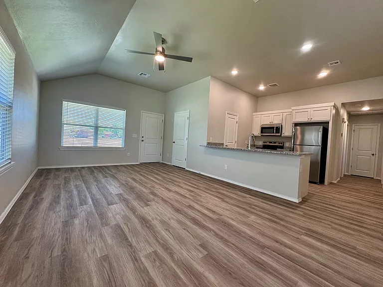 2602 S 35th St — Photo 4