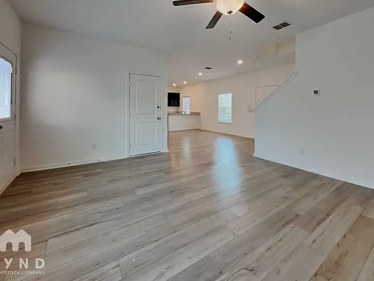 10826 Quinn Ct — Photo 3