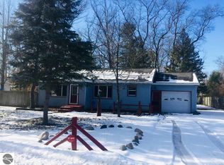 604 Woodland Dr, Traverse City, MI 49686