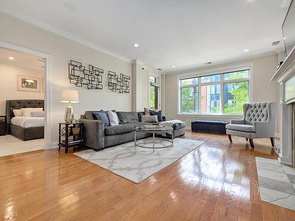 2nd image of 2757 N Lincoln Ave APT 301