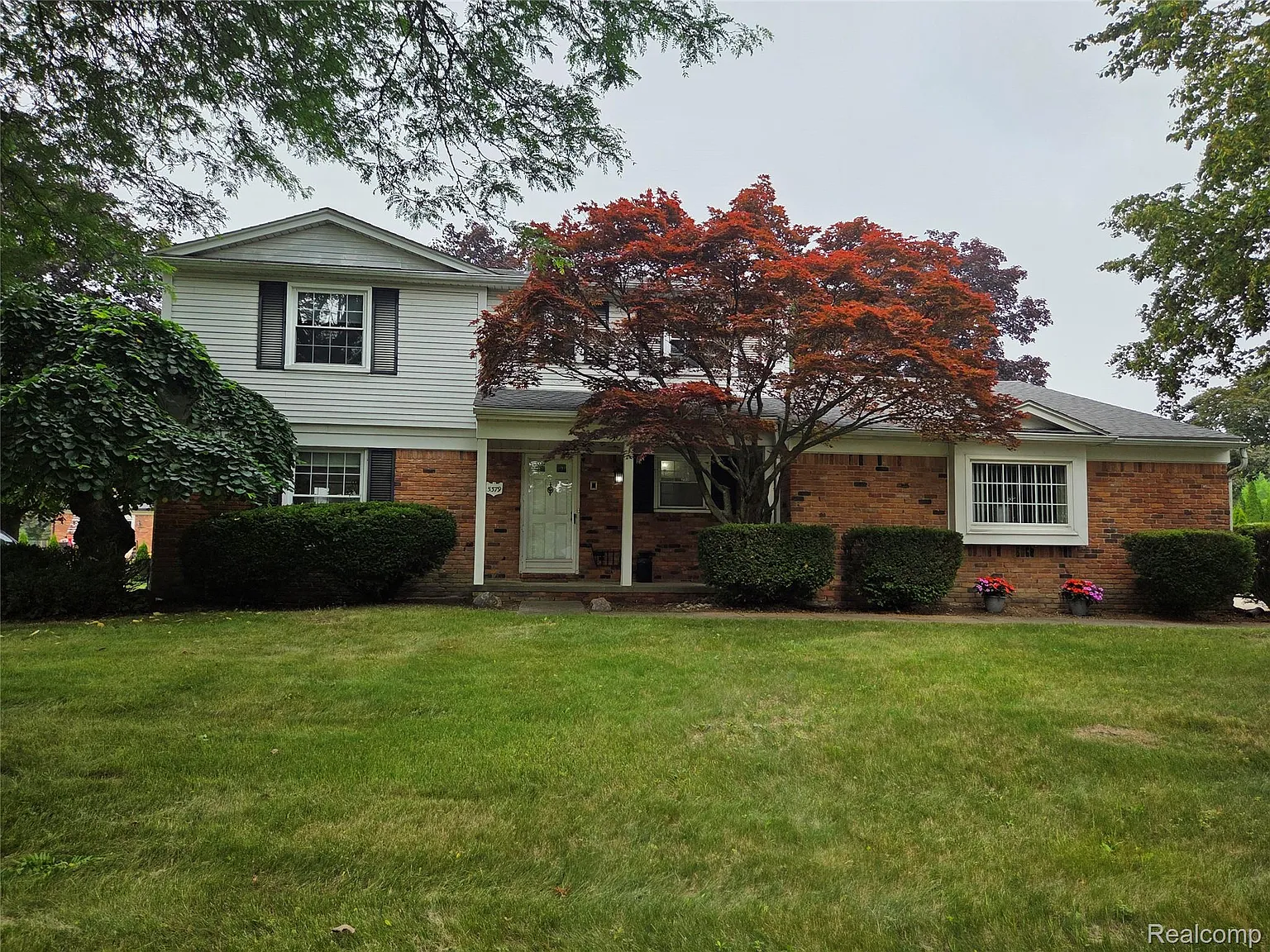 5379 Winchester Dr photo 1