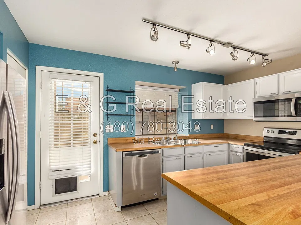 5704 E Aire Libre Ave #1012