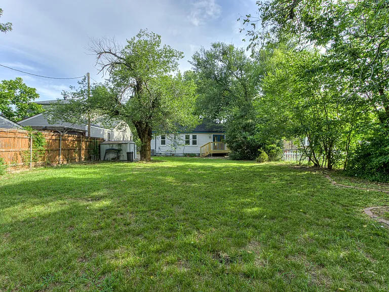 604 Iowa St — Photo 31
