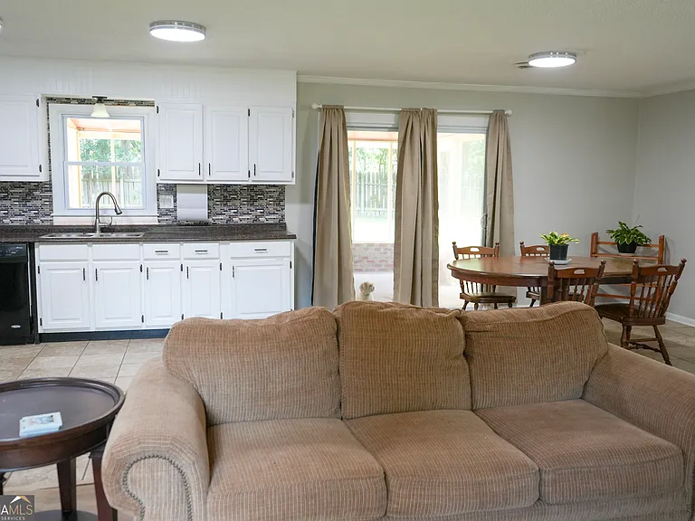 307 Pinewood Dr — Photo 9