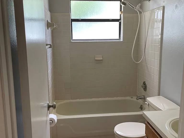 3000 Weymouth Ct — Photo 6