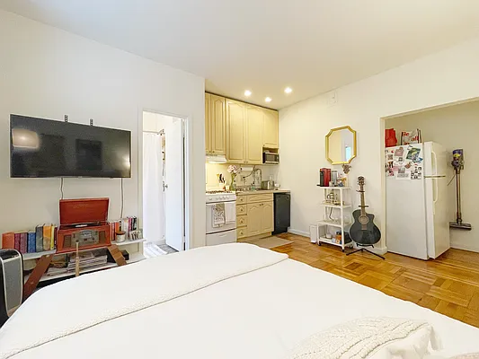 Rented by B Gans Management | media 17