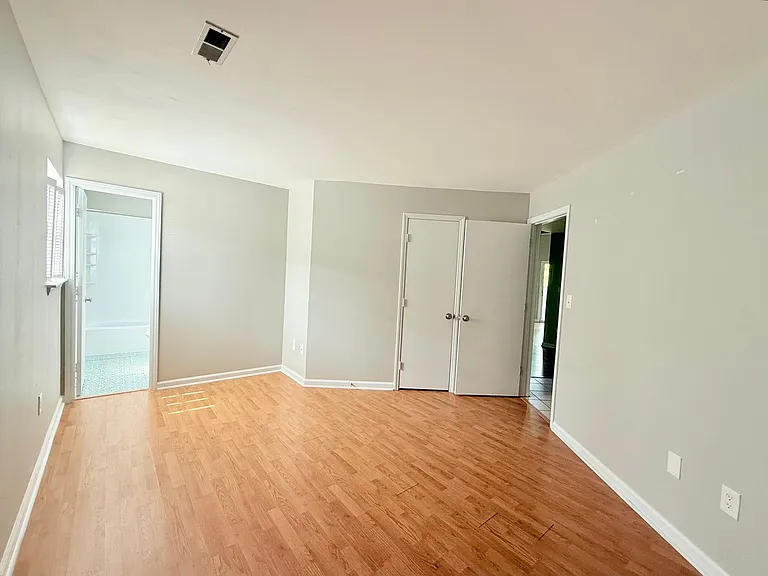 2553 Stockbridge Dr #B — Photo 6
