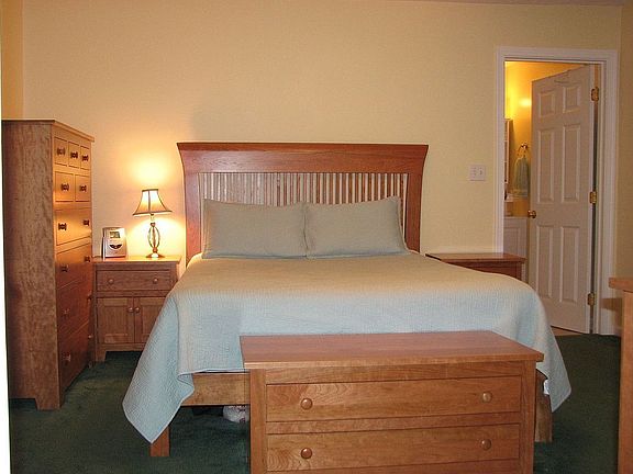 13x13 Master bed w/ bath and 2 double closets