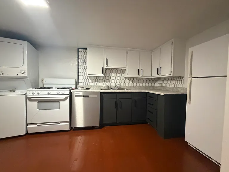 1645 W Beach Ave #G — Photo 18