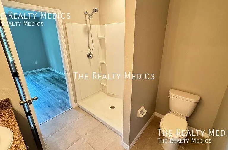 10906 Carlton Fields Dr — Photo 16