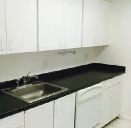 2nd image of 500 NE 2nd St APT 302
