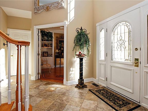 2nd image of 7 Carlton Dr