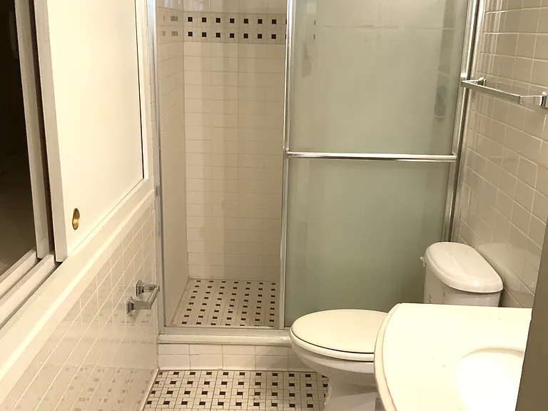 804 Hollins St #BASEMENT — Photo 8