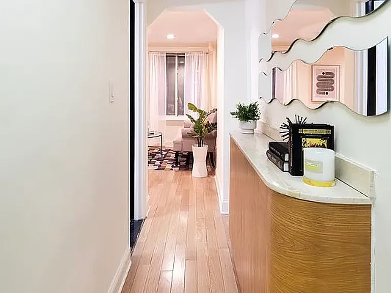 131 E 15th St #1B — Photo 4