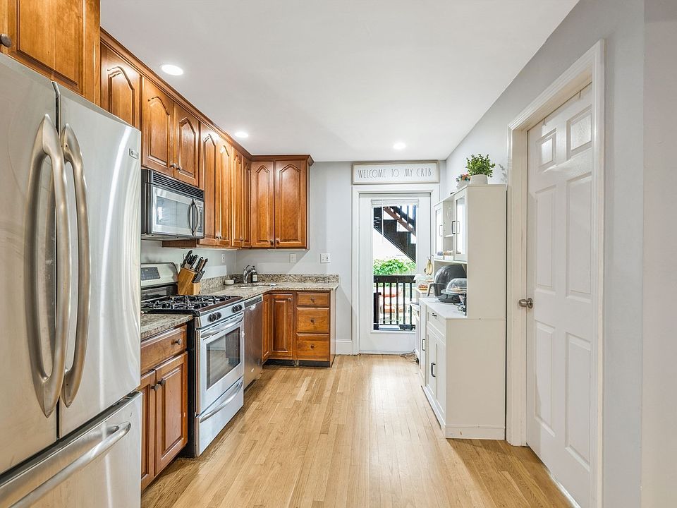 1st image of 129 M St #1