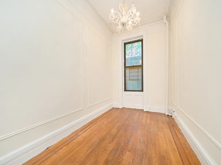 414 E 89th St #1R — Photo 16