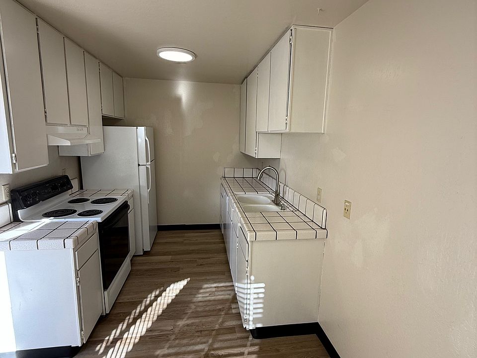 1st image of 1649 Merrill Dr #5