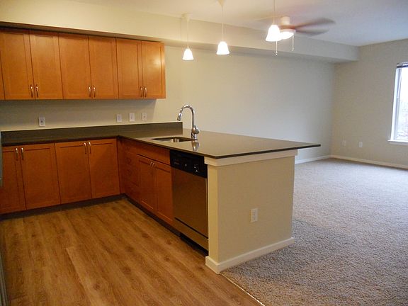 Open breakfast bar, perfect for your dining space