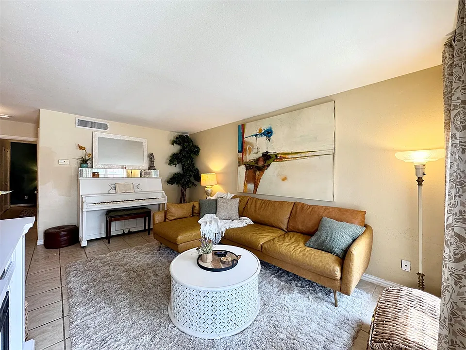 5550 N Braeswood Blvd #128