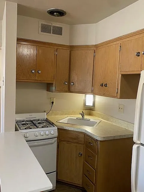 1 bed, 600 sqft, $895 — Photo 4