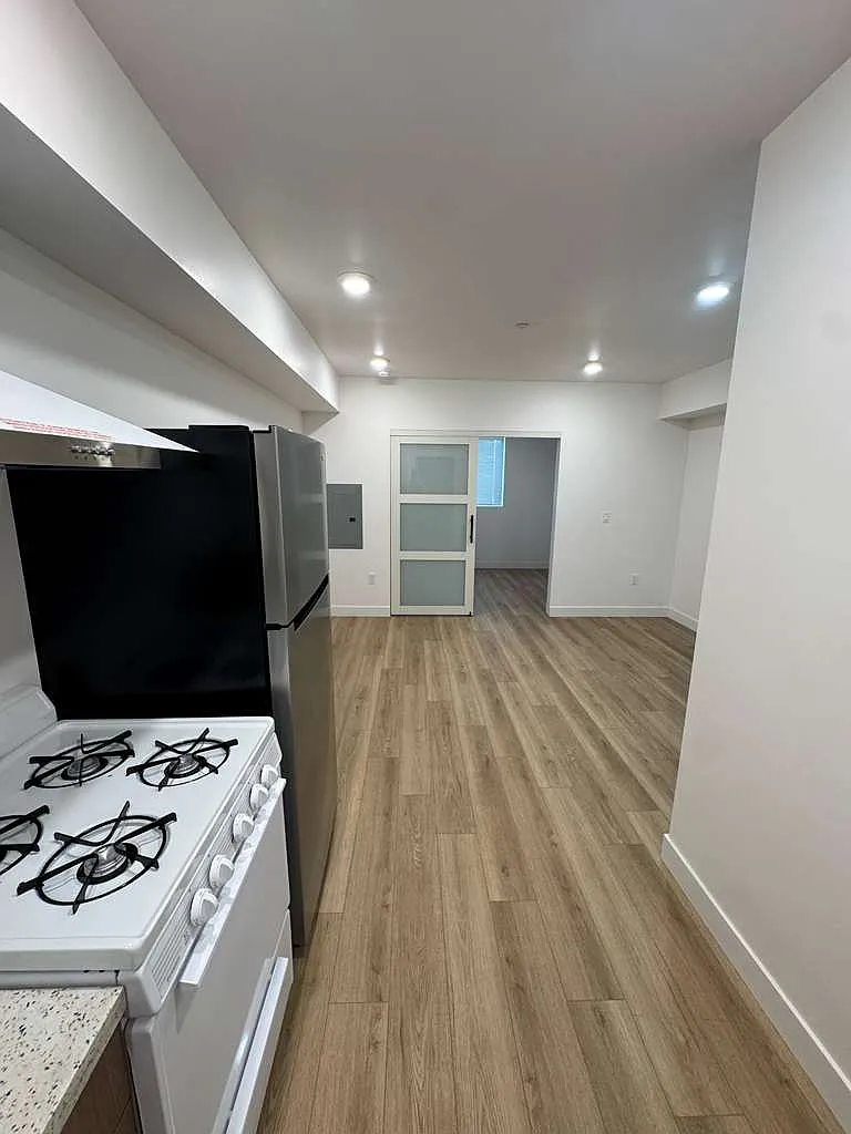 Studio, 330 sqft, $1,800 — Photo 1