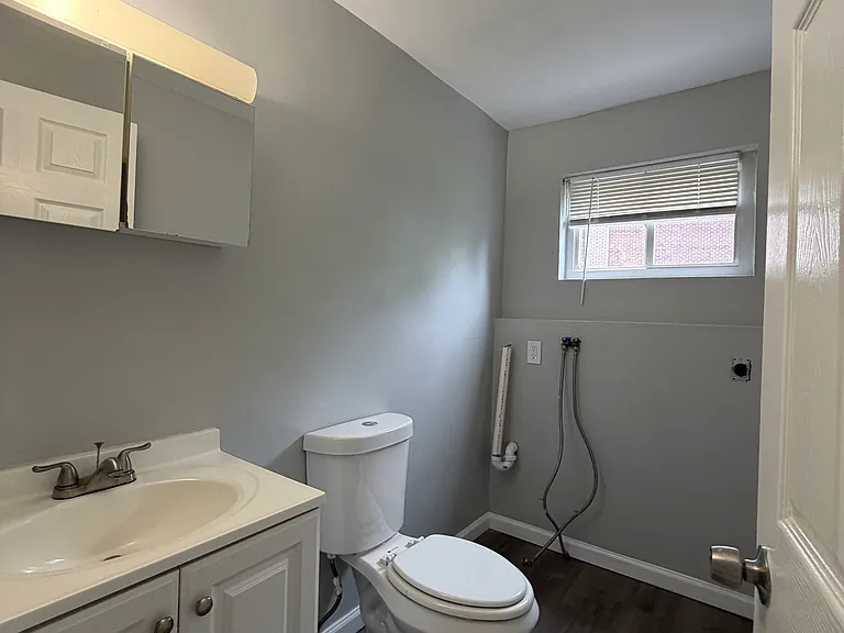 1054 Bank St #12F — Photo 8