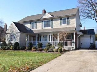 142 Harrison St, Garden City, NY 11530