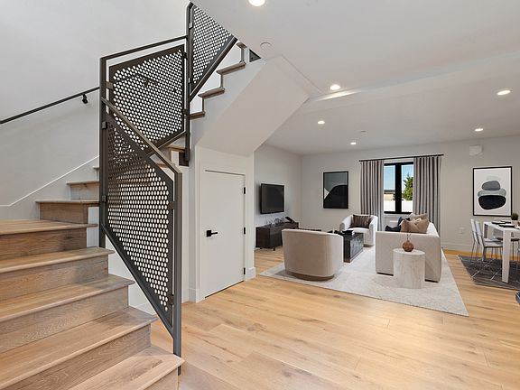 2nd image of 2747 San Pablo Ave #204