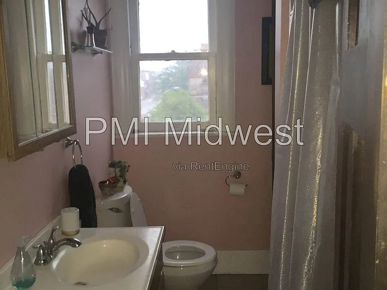 103 E 9th St #32 — Photo 3