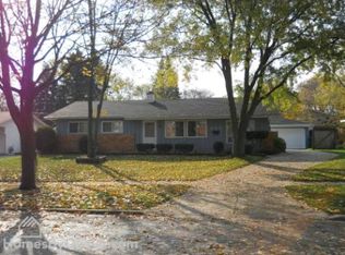 375 Lafayette Ln, Hoffman Estates, IL 60169