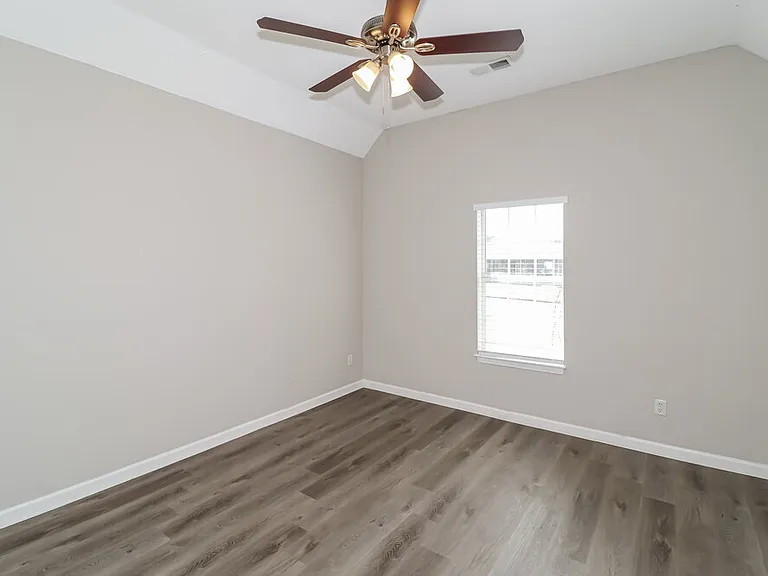 185 Village Dr — Photo 11