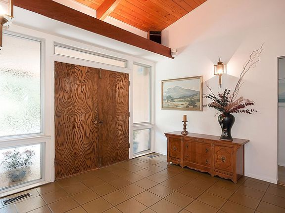 Spacious Entry