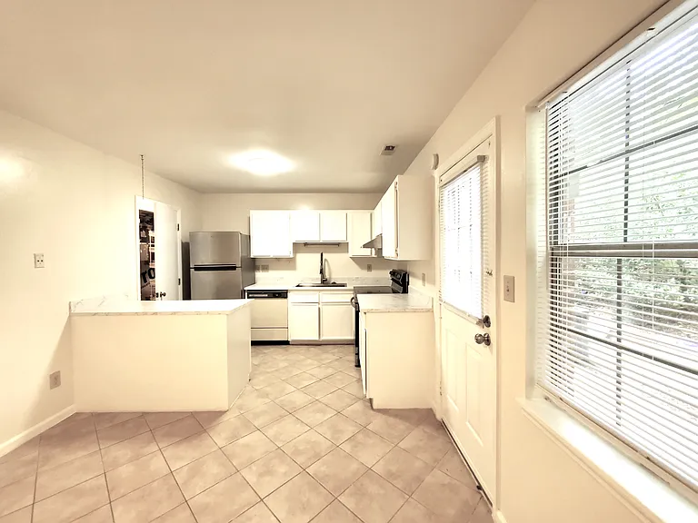 1002 Willow Dr #109 — Photo 9