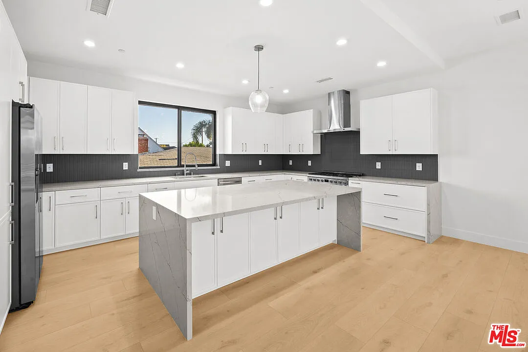 3 bed, 2.5 bath, 2000 sqft, $6,995 — Photo 4