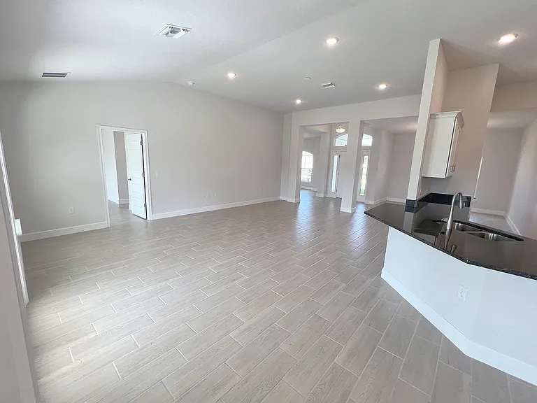 410 SE 1st Terrace Cpe — Photo 10