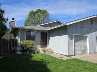 120 Oak Manor Dr #B, Ukiah, CA