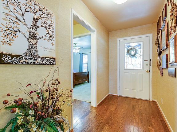 3rd image of 3622 Briargrove Ln