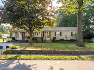 8 Rosewood Dr, Plainville, CT 06062