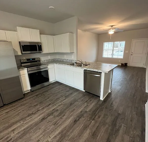 154 Olde Hearth Rd — Photo 4