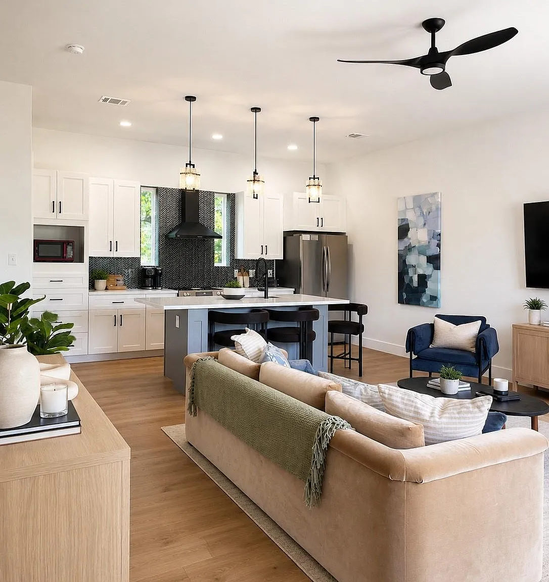 3 bed, 3.5 bath, 1904 sqft, $3,200 — Photo 4